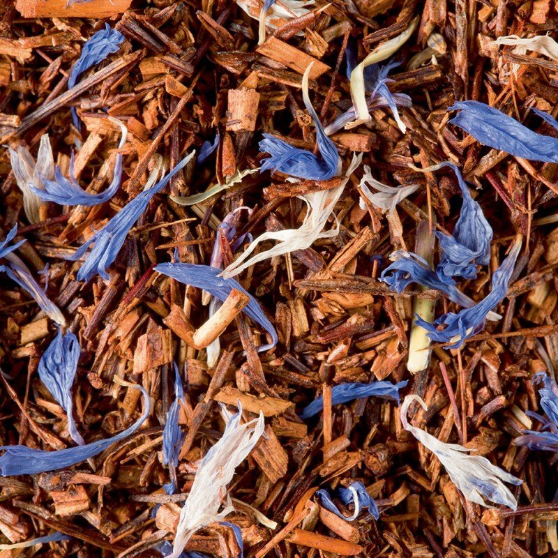 Rooibos Earl Grey, une infusion parsemée de pétales de fleurs bleues et blanches