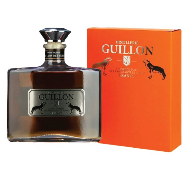 Boisson spiritueuse de la Maison Guillon, Finition Beaune Clos des Mouches. Bouteille de style carafe avec son étui de couleur orange