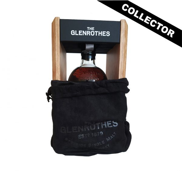 The Glenrothes 25 ans vieilli dans des fûts de Sherry, il exprime de puissantes notes boisées, sublimées par de légères notes de citron, de fruits tropicaux