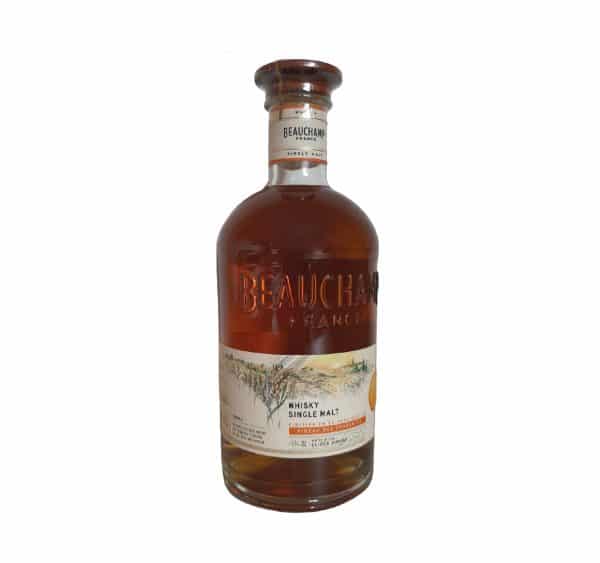 Whisky 100% Français qui a bénéficié d'une finition en anciens fûts de Pineau des Charentes. Puissant, généreux, frais, aux tanins doux.