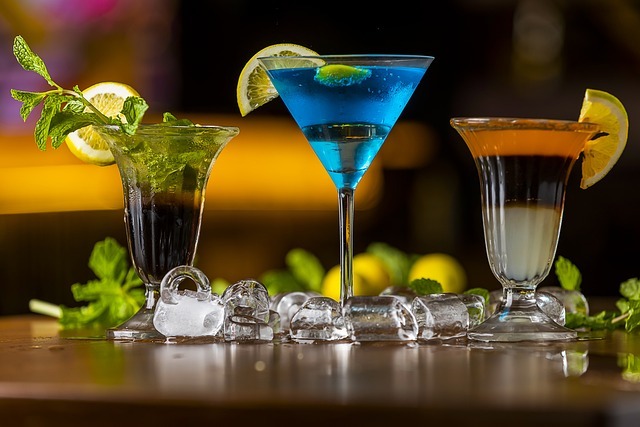 Photo d'une présentation de 3 cocktails