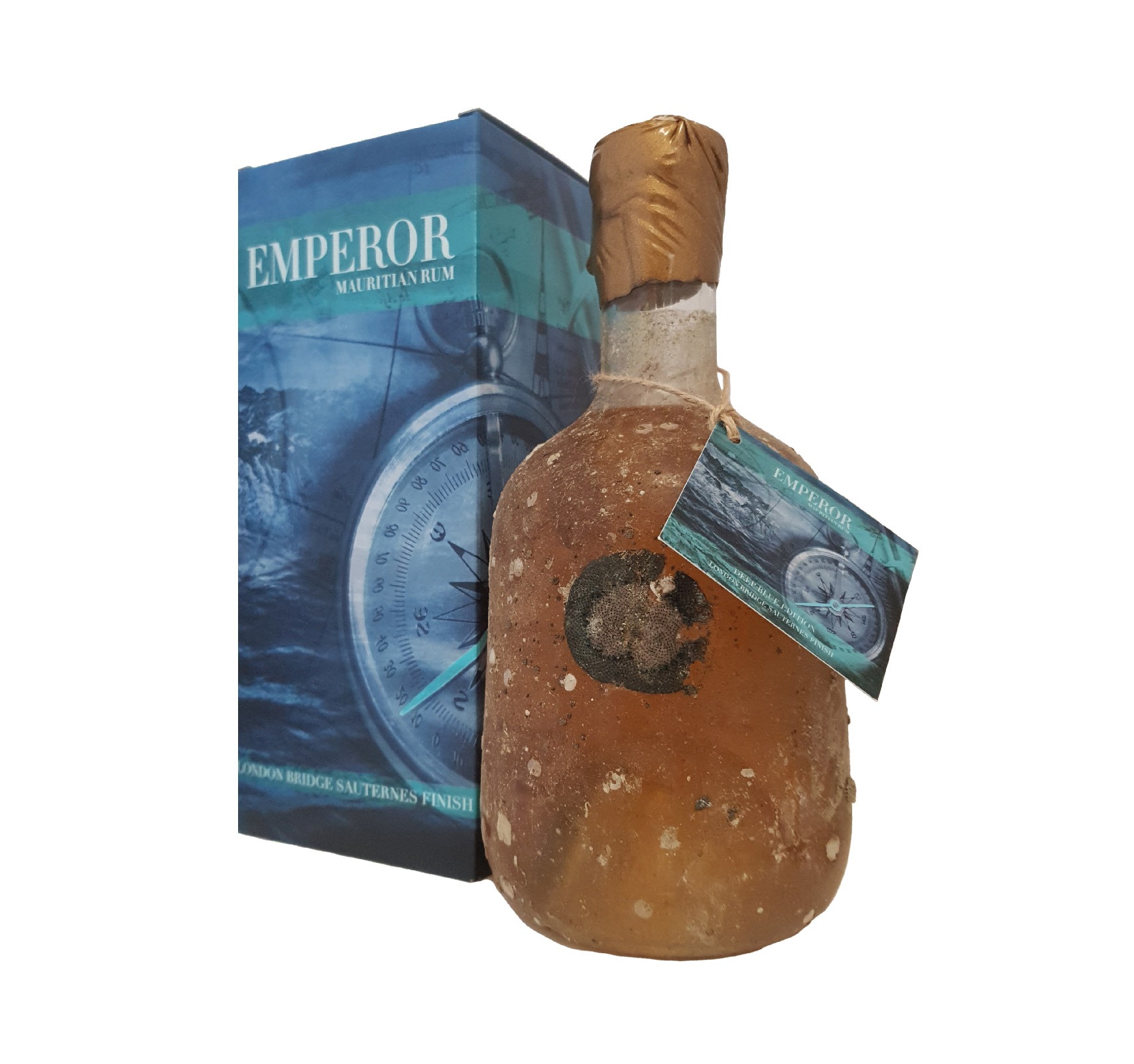 Emperor Deep Blue London Bridge Sauternes Finish, un rhum vieux de l'île Maurice avec la particularité d'avoir vieilli 9 mois en mer. La bouteille est donc recouverte de concrétions marines.