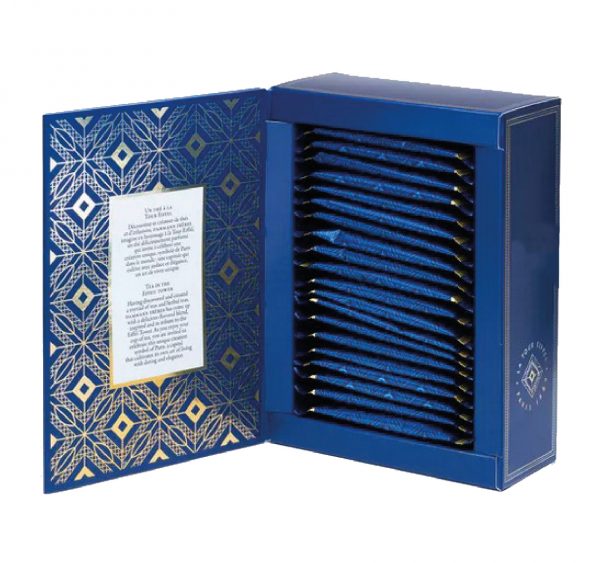 20 sachets de thés présentés dans un joli coffret bleu nuit avec pour décor la Tour Eiffel étincelante d'or