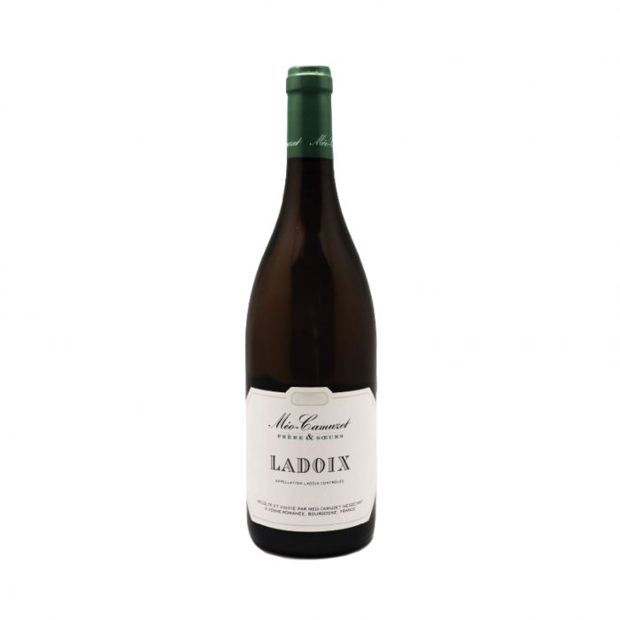 Un terroir situé au pied des Corton, sur un sol pierreux et calcaire qui confère une belle minéralité et une belle fraîcheur à ce vin blanc de Bourgogne.