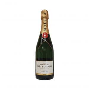 Moët Impérial se distingue par un fruité éclatant, un palais savoureux et une maturité élégante.