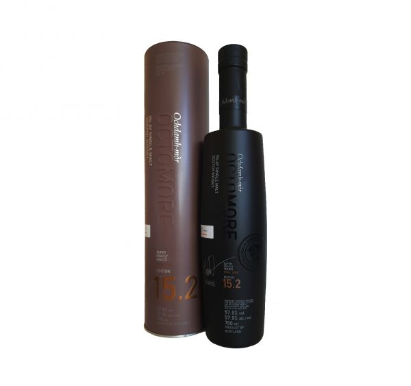 Le 15.2 est une variation sophistiquée du 15.1. Il conserve la puissance brute d’Octomore tout en ajoutant une élégance texturée, presque gourmande.
