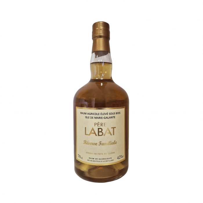 Le Père Labat 42° Réserve Familiale est un rhum ambré équilibré, aromatique et raffiné, qui marie la fraîcheur typique des rhums de Marie‑Galante avec une belle maturité acquise en fût.