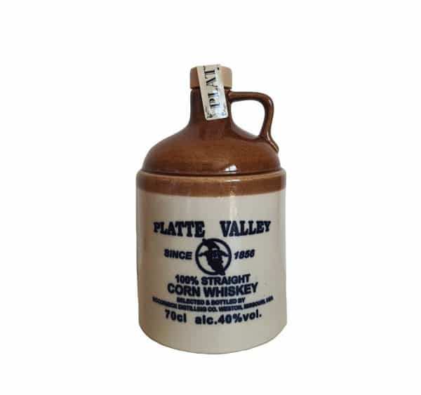 Contrairement au Bourbon, le Platte Valley ne vieillit pas en fûts neufs, ce qui lui confère un profil plus doux et moins boisé.