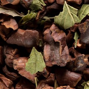 La Tisane Cacao Menthe de la Maison Dammann donne une infusion à la texture ronde, douce et fraîche qui ravira les amateurs d'infusion gourmande.