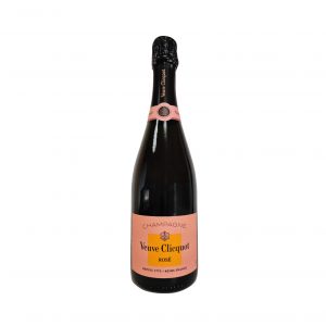 Un champagne harmonieux, gourmand sur des notes de mûre, fraise et cerise.